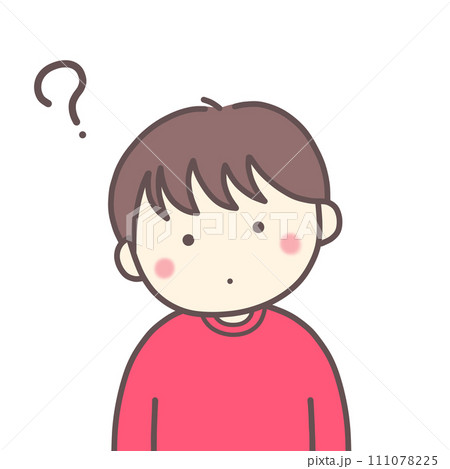 正面を向いて首を傾げる男の子 111078225