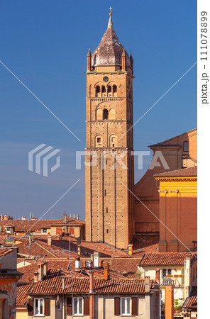 Old medieval towers above the city in Bologna. 111078899