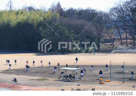 少年野球チーム　練習風景　冬景色　荒川河川敷　　 111080318