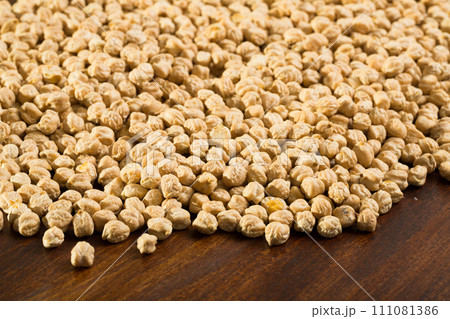 Uncooked chickpea on wooden surface 111081386