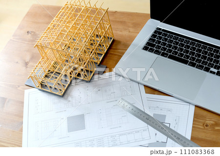 日本(アジア)の建築模型と建築図面のイメージ 日本(アジア)の建築模型と建築図面のイメージ 111083368