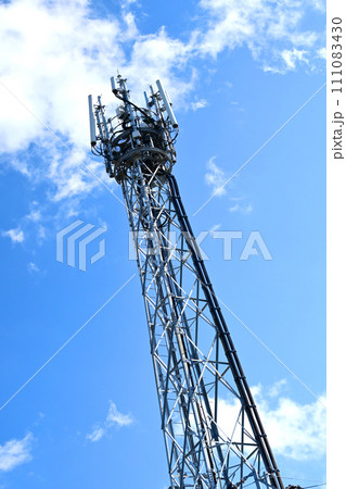次世代通信イメージ（電波塔:基地局） 111083430