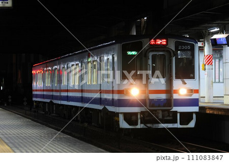 【関東鉄道】夜のキハ2300形（常総線：守谷駅） 111083847
