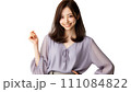 ポーズをとる若い女性 111084822
