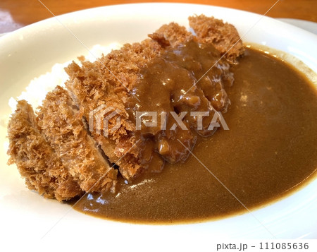 【カレーライス】ゲレンデ・スキー場でランチに食べるロースカツカレー(アップ) 【カレーライス】ゲレンデ・スキー場でランチに食べるロースカツカレー(アップ) 111085636