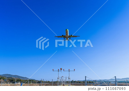 《飛行機》エンブラエル Embraer E-Jet E175 111087093