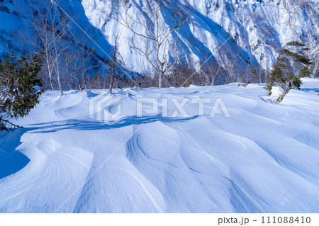 【雪素材】シュカブラ・風雪紋【長野県】 111088410