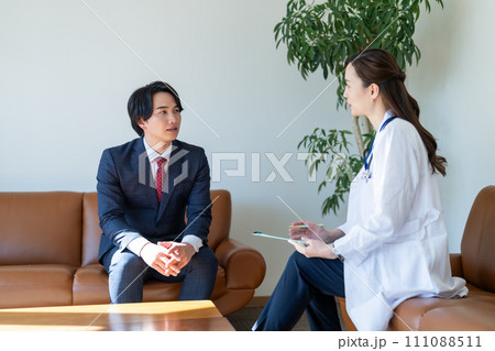 メンタルヘルスをケアする精神科医 111088511