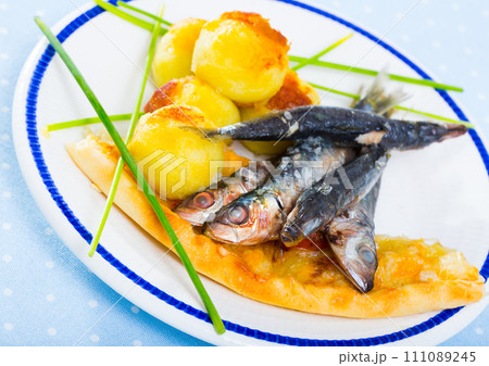 Anchovies with potato croquettes and flatbread 111089245