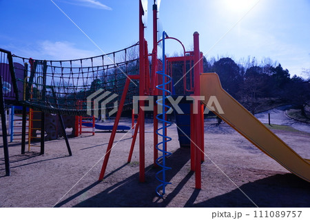 児童公園の遊び器具 111089757