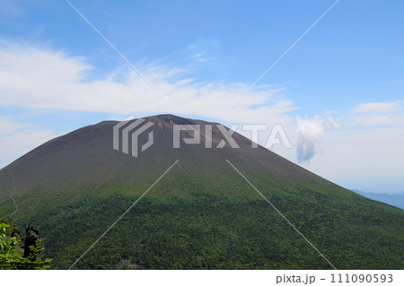 黒斑山山道　槍ヶ鞘から前掛山・浅間山の吐息を望む 111090593