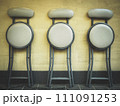 並べられた椅子 111091253