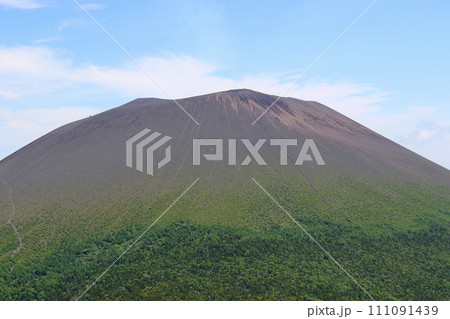 黒斑山山道　トーミの頭から前掛山・浅間山を望む 111091439