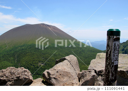 黒斑山山道　トーミの頭から前掛山・浅間山を望む 111091441