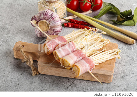 Raw Enoki mushroom with bacon 111091626
