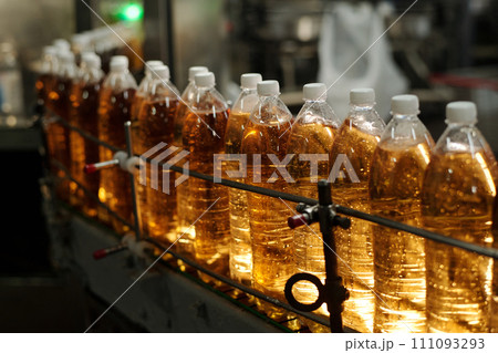 Part of conveyor with capped drinks 111093293