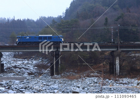 真冬の木曽路を走るEF64牽引の貨物列車(81レ)_2024/1/20撮影 111093465