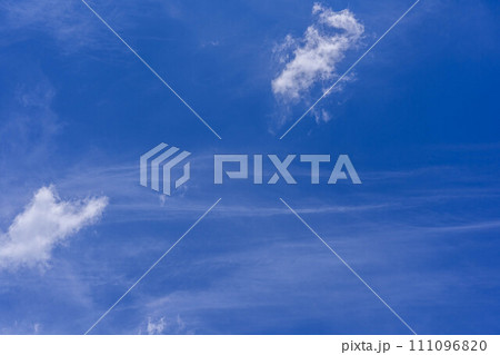 青空に流れるような雲~初夏~ 青空に流れるような雲~初夏~ 111096820