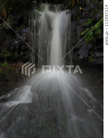 静岡県　陣馬の滝 111097214