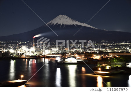 月下富士と工場夜景 <富士市> 月下富士と工場夜景 <富士市> 111097979