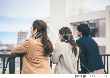 若者のグループ 若者のグループ 111099024