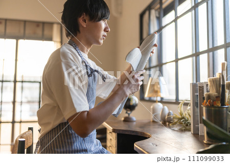 グライダーを持つ人 グライダーを持つ人 111099033