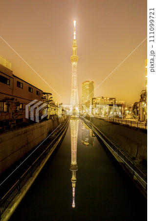ゴールドスカイツリー　夜景 111099721