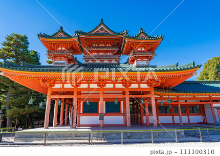 京都市左京区　平安神宮の白虎楼 111100310