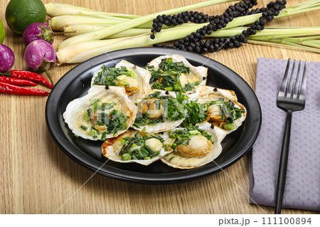 Grilled scallops with green onion Grilled scallops with green onion 111100894