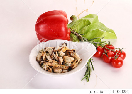 Marinated mussels in the bowl Marinated mussels in the bowl 111100896