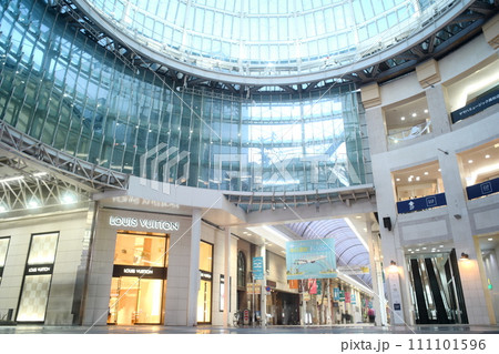 夕時の丸亀商店街 夕時の丸亀商店街 111101596