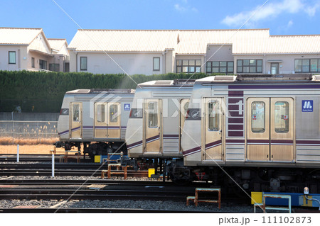 大阪メトロ谷町線の終点八尾南駅の八尾車庫留置線に止まる車両 大阪メトロ谷町線の終点八尾南駅の八尾車庫留置線に止まる車両 111102873