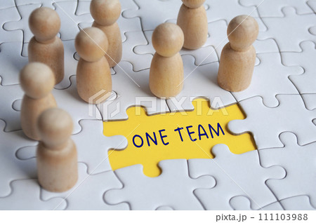 Missing jigsaw puzzle with wooden dolls. Representing hiring and copy space Missing jigsaw puzzle with wooden dolls. Representing hiring and copy space 111103988