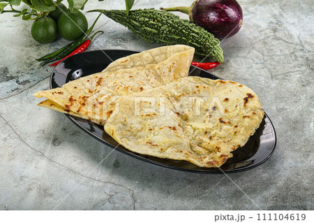 Indian tandori bread - naan with cheese Indian tandori bread - naan with cheese 111104619