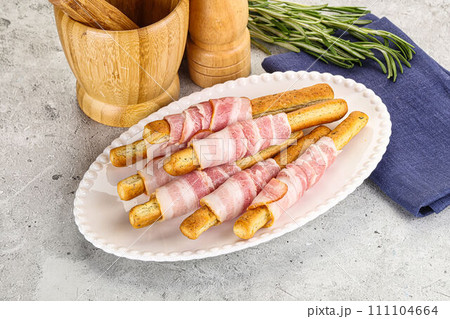 Crispy grissini italian bread with bacon Crispy grissini italian bread with bacon 111104664