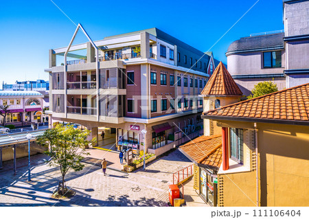 日本の横浜都市景観 横浜市営地下鉄 中川駅(副名称・東京都市大横浜キャンパス前)前などを望む＝26日 111106404