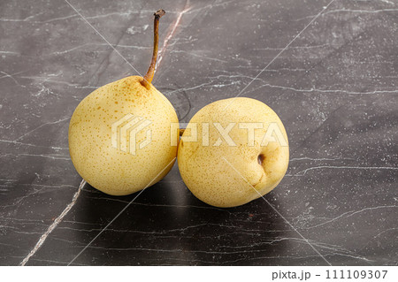 Natural organic Chinese yellow pears Natural organic Chinese yellow pears 111109307