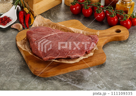 Raw beef meat shoulder for cooking Raw beef meat shoulder for cooking 111109335