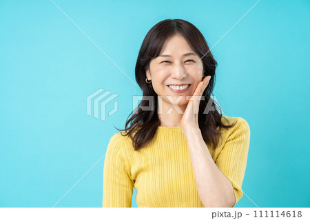 ミドル女性　きれいなミドル女性　奥様 111114618