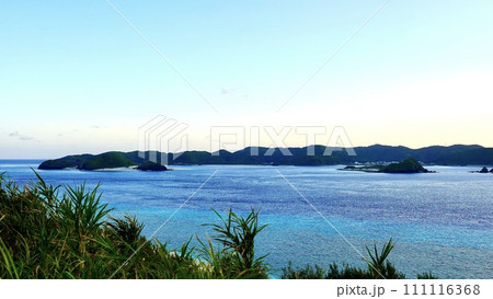 沖縄県座間味村阿嘉島から見た座間味島の朝の風景 沖縄県座間味村阿嘉島から見た座間味島の朝の風景 111116368