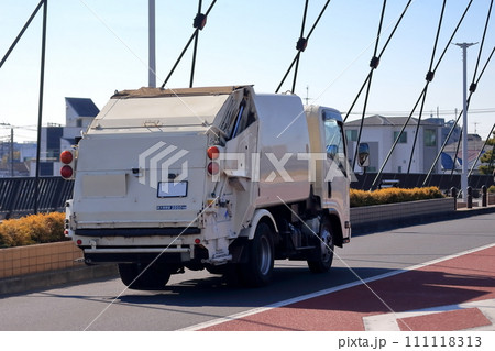 塵芥車（ゴミ収集車） 111118313
