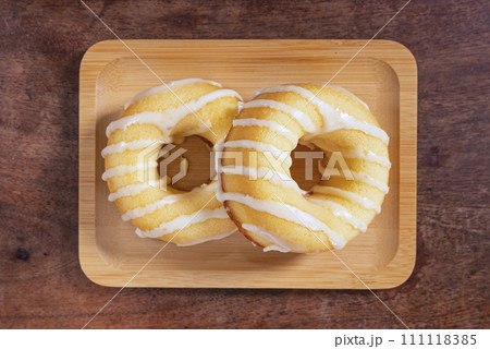 Delicious lemon donuts 111118385