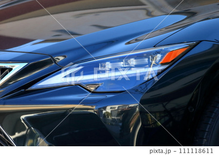 車のヘッドライト 111118611