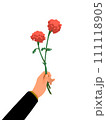 朱赤マリーゴールドの花束をプレゼントしている男性の腕 111118905
