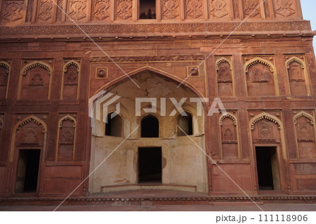 インド アーグラのアーグラ城塞 111118906