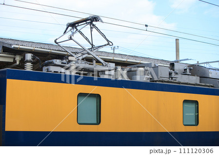 DEC741形気動車に搭載された架線検測装置（JR西日本） 111120306