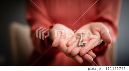 20-30代女性の屋内ポートレート撮影. 111121743