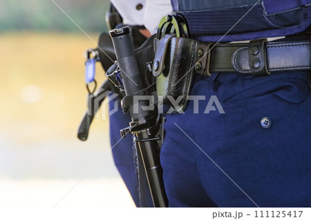 警察官の装備品の写真素材 [111125417] - PIXTA