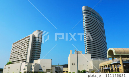 神戸ポートピアホテルと青空の都市景観 神戸ポートピアホテルと青空の都市景観 111126081