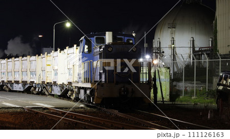 神奈川臨海鉄道の末広町駅貨物ヤード付近(川崎市)の工場夜景と出発間近の貨物列車 神奈川臨海鉄道の末広町駅貨物ヤード付近(川崎市)の工場夜景と出発間近の貨物列車 111126163